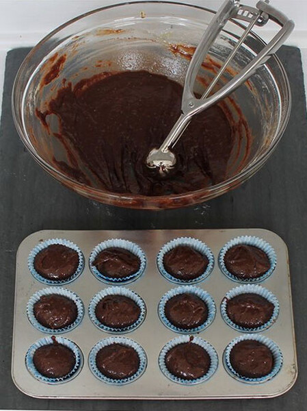 Ëmbëlsirë e thjeshtë me vetëm tre përbërës