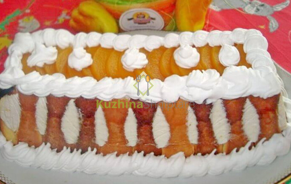 Tortë me pjeshkë dhe jogurt frutash