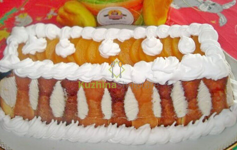 Tortë me pjeshkë dhe jogurt frutash