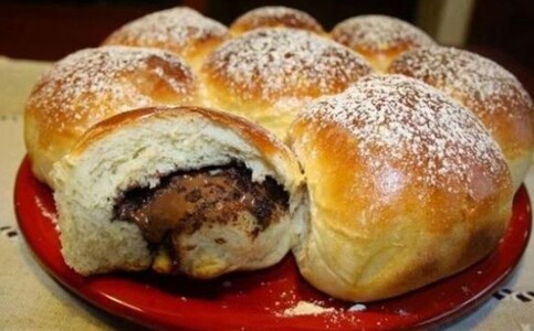 Bukë e mbushur me nutella