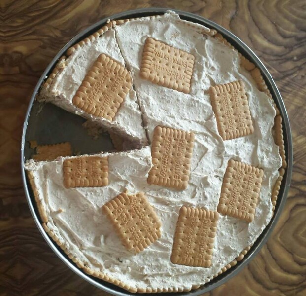 Emelsire me keksa (biskota) nga Edina