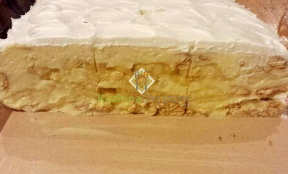 Tortë me biskota dhe banana