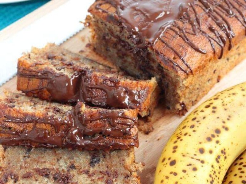 Kek me banane te karamelizuar