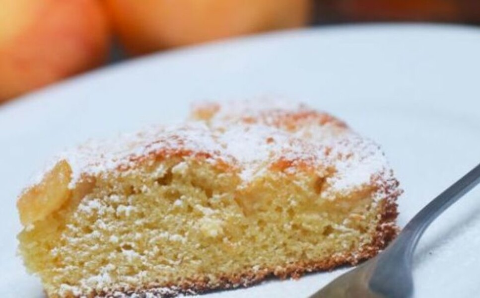 Tortë me molla, përgatitet shpejt për më pak se 20 minuta