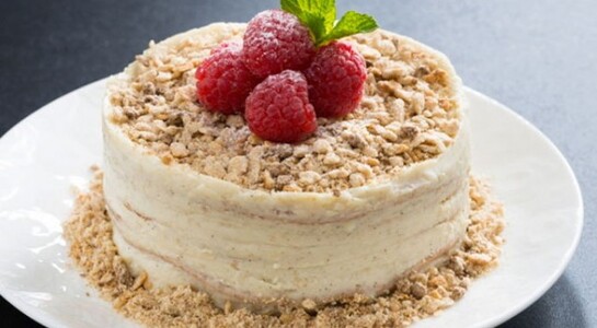 Ëmbëlsirë me banane dhe biskota: E gatshme për 10 minuta!