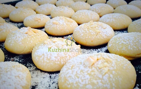 Biskota me portokall dhe çokollatë të bardhë