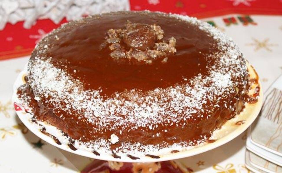 Tortë me miell gështenjash dhe salcë karameli të kripur