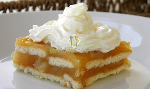 Tortë me mollë dhe biskota