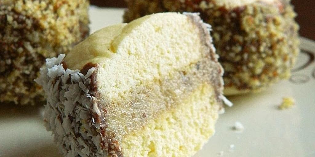 TORTË E SHKRIFËT ME MBUSHJE TË ARRAVE