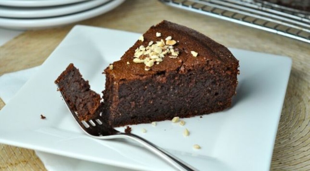 Tortë me lajthi dhe çokollatë