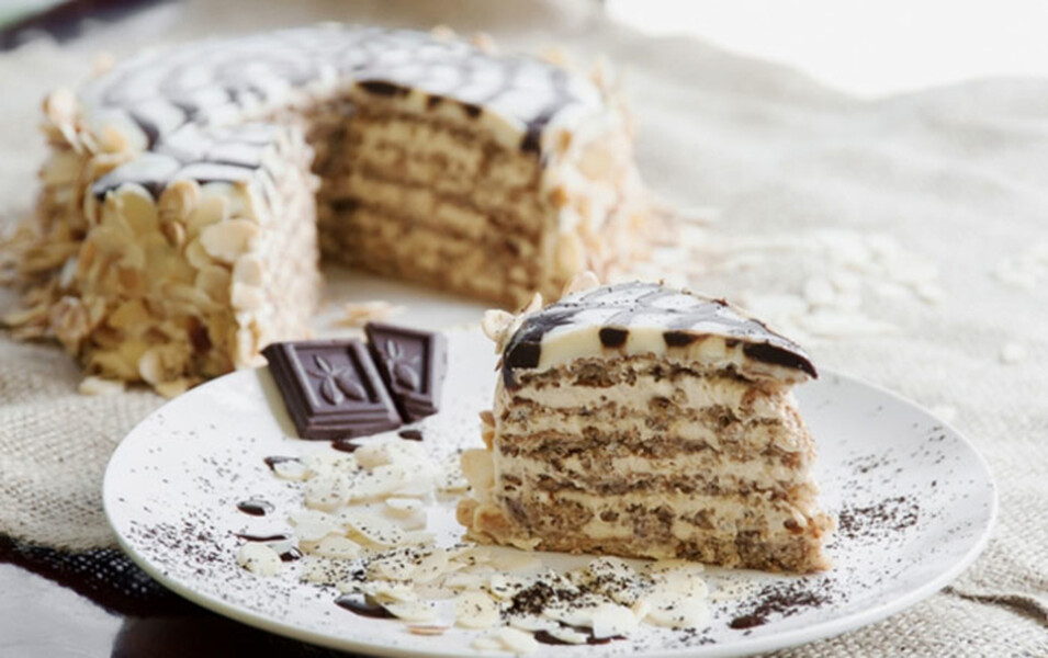 Ëmbëlsira e famshme “Esterhazy”: Parajsë për sytë dhe shije fantastike!