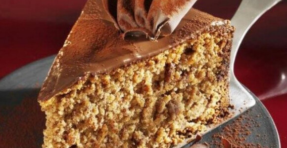 Ëmbëlsira me bajame dhe çokollatë