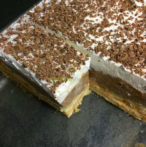 Ëmbëlsirë me krem vanilje dhe çokollatë