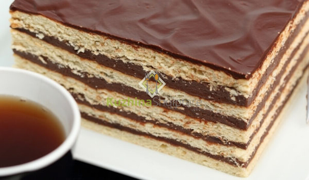 Tortë biskotash me lëng çokollatë