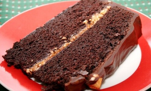 Tortë e lehtë me çokollatë, ju duhet vetëm një enë