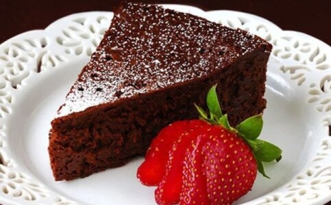 Kek çokollate vetëm me tre përbërës (Foto)