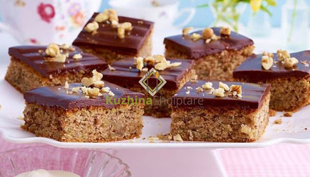 Ëmbëlsirë me arra dhe kungulleshka