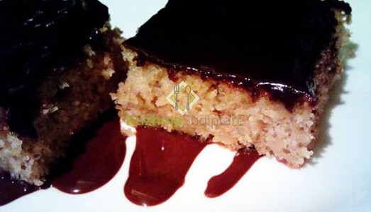 Ëmbëlsirë me mollë dhe çokollatë