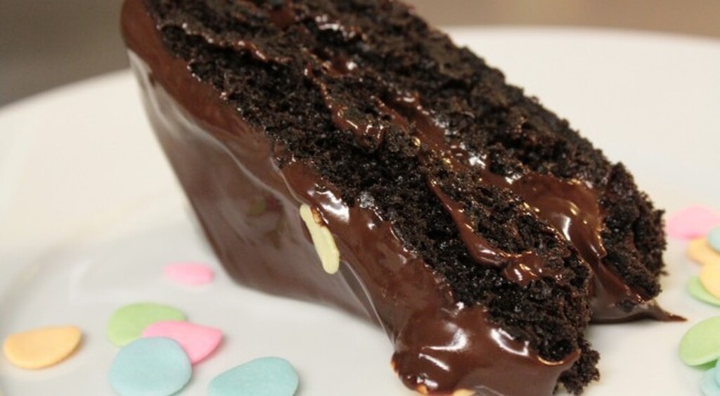Tortë e zezë me çokollatë
