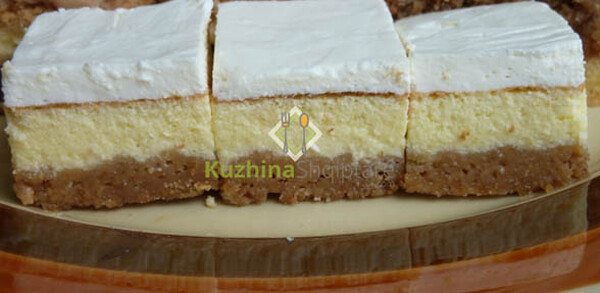 Ëmbëlsirë me krem djathi dhe biskota