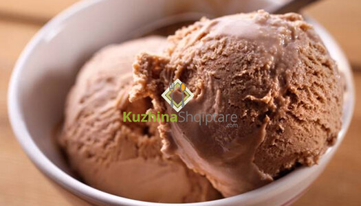 Akullore me shije çokollatë