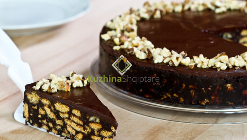 Tortë e papjekur, me keksa dhe arra