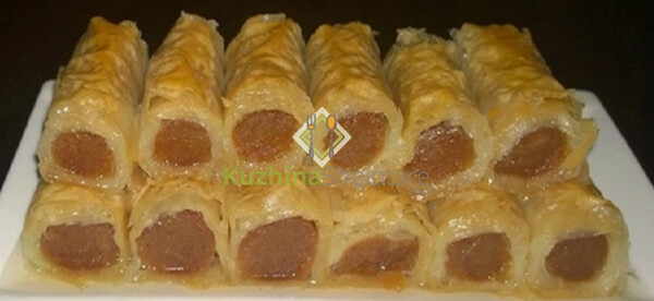 Bakllavë role me biskota