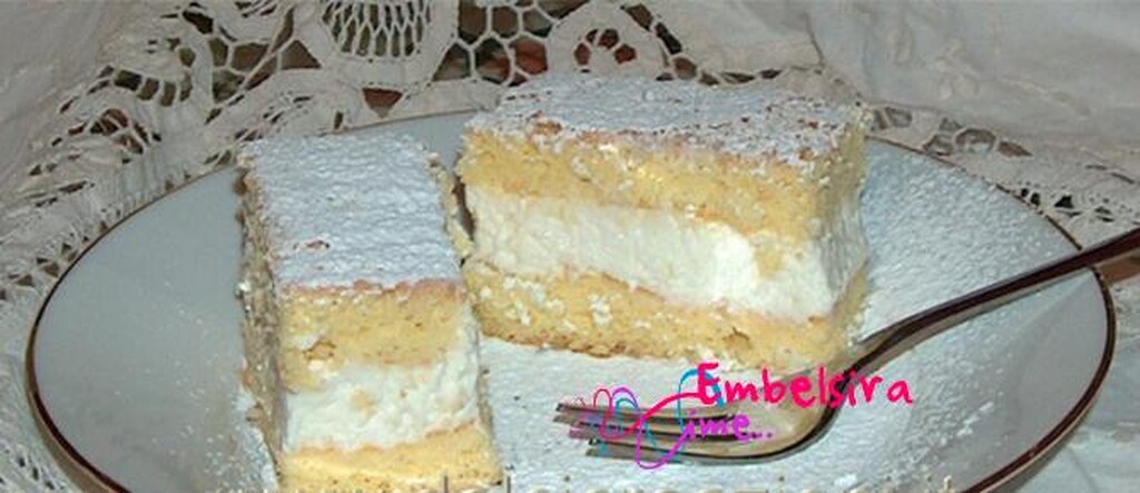 Tortë straçatela me krem çokollate të bardhë