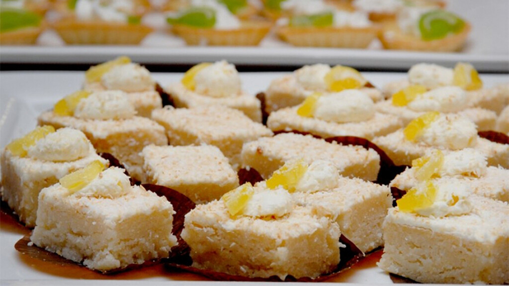 Bajadera të bardha me kokos: Pa pjekje, gatuhen për 10 minuta!