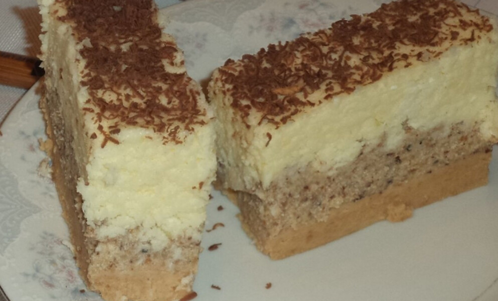 Tortë me lajthi dhe kokos