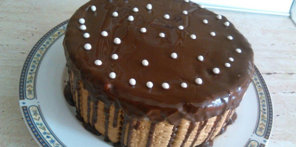 Tortë rrethore me biskota