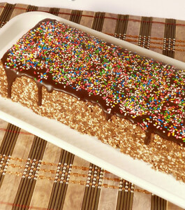 Tortë me llokume dhe susam