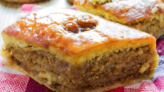 Bakllava pa kore me jogurt: Shije e cila nuk harrohet!