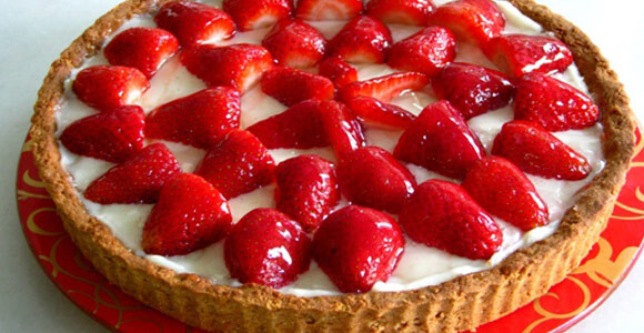 Torte me luleshtrydhe