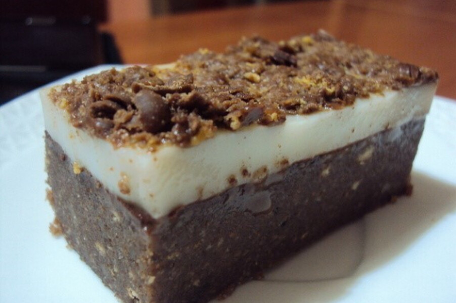 Tortë me biskota të bluara