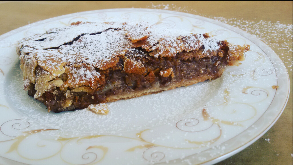 Shtrudel vjenez me mollë