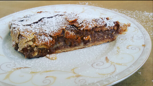 Shtrudel vjenez me mollë