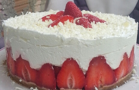 Tortë e shpejtë me dredhëza(luleshtrydhe)