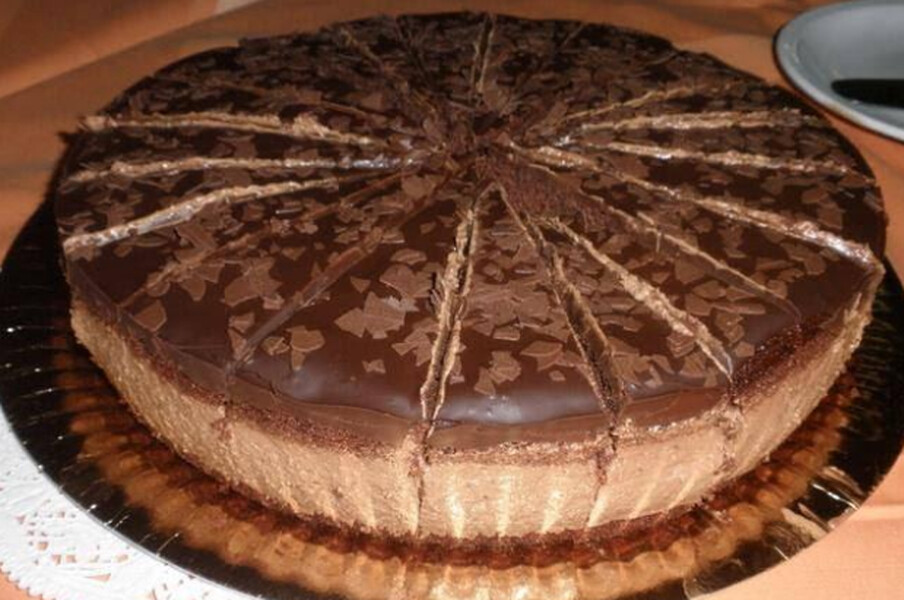 Tortë me çokollatë