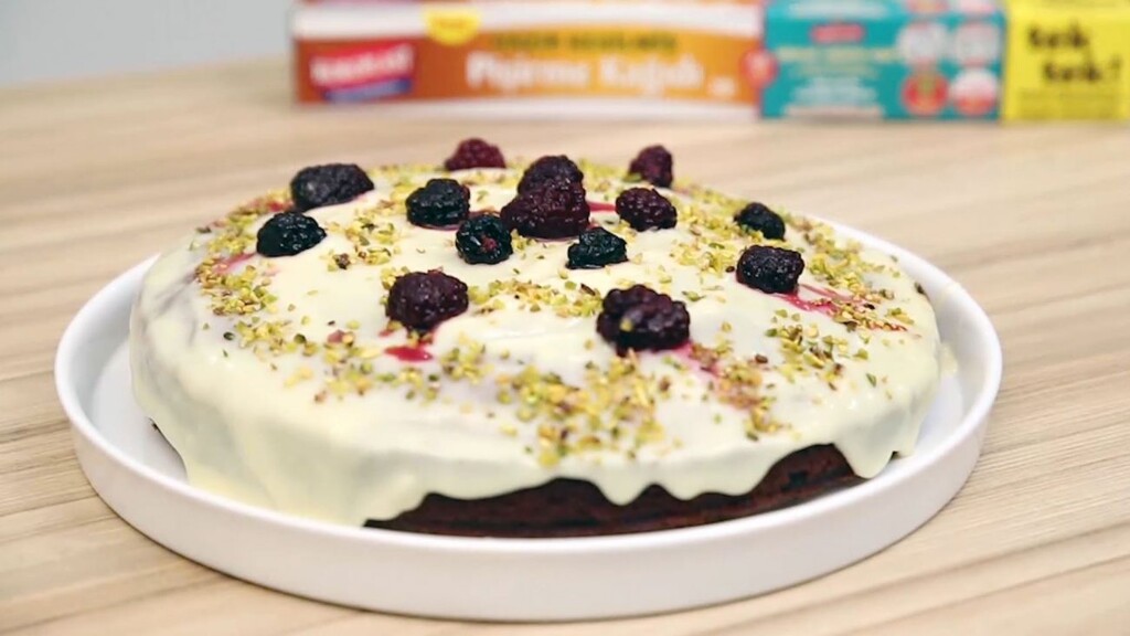 Kek me sos çokollate të bardhë