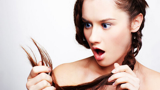 Shikoni çfarë tregojnë majat e flokëve për ju!