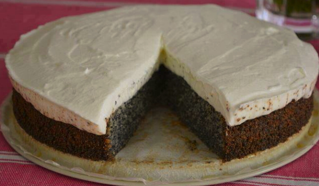 Tortë me sherbet dhe krem