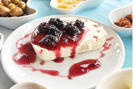 Torte me karamel vishnje