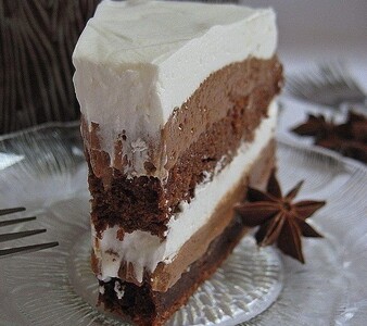 Tortë shtresore me çokollatë