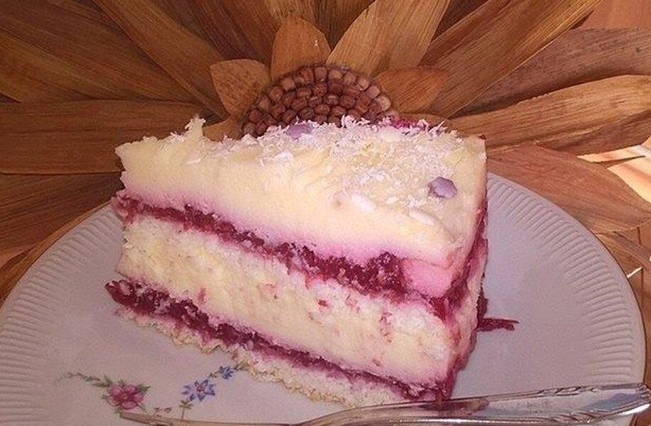 Tortë me kokos dhe mjedra