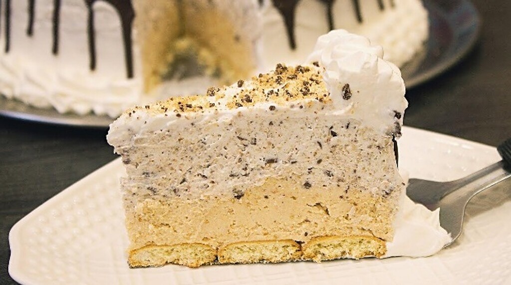 Tortë me arra të bluara