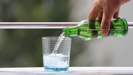 Mos pini më kurrë ujë të gazuar! Ja nga se rrezikoheni