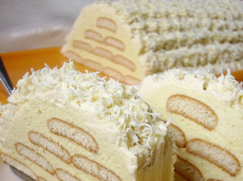 Piramidë me biskota